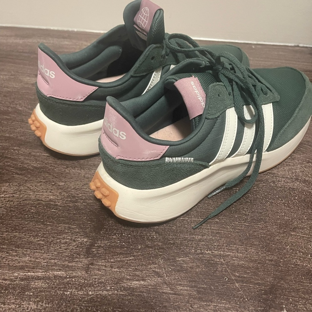 RARE ADIDAS FIND!!! LIKE NEW!!!Classic adidas driver style green with pink - Picture 3 of 15